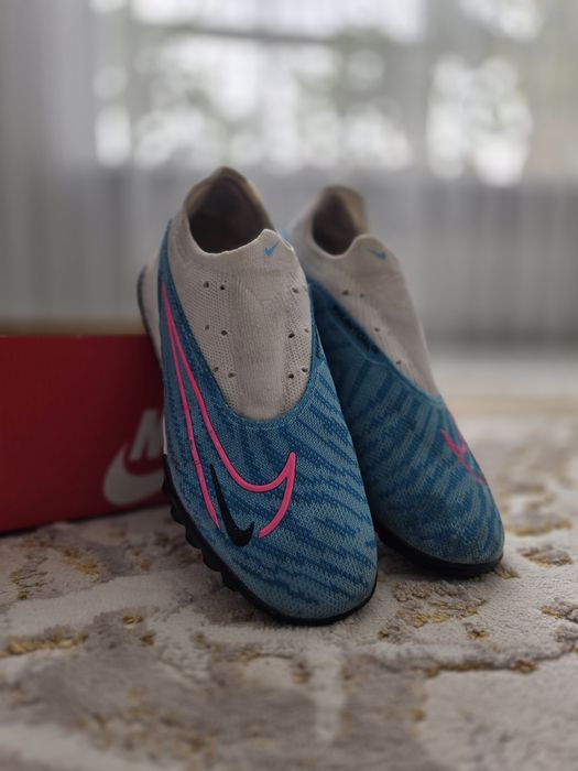 Футбольная обувь PHANTOM