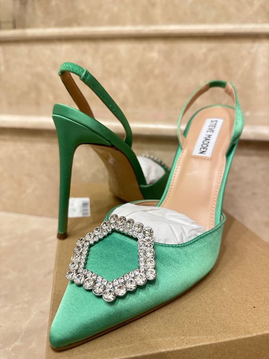 Steve Madden Обувки Vionnet с отворена пета и декоративни камъни.