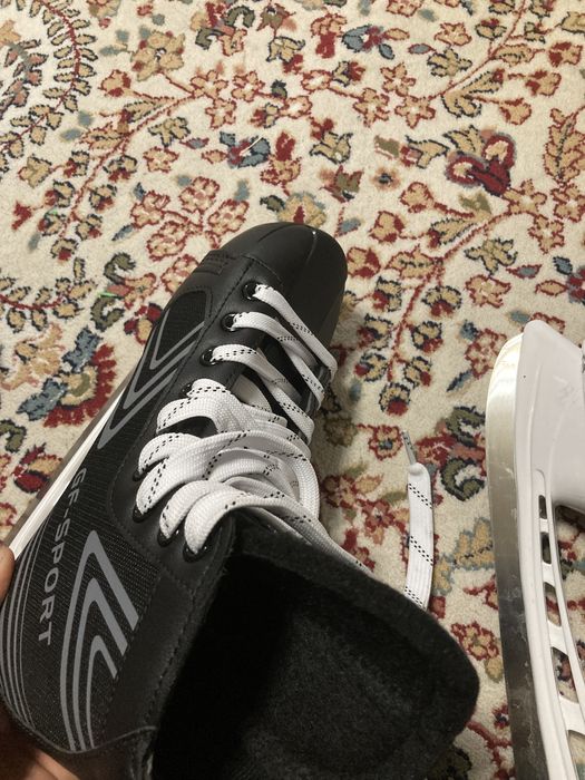 Продам коньки новый