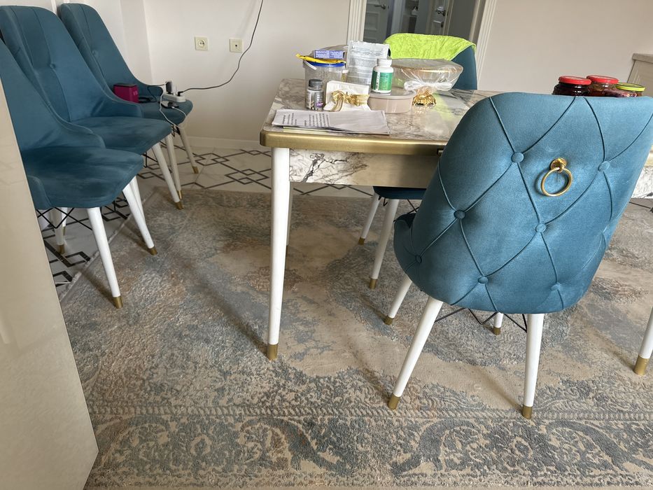 Стол с стульями для кухни