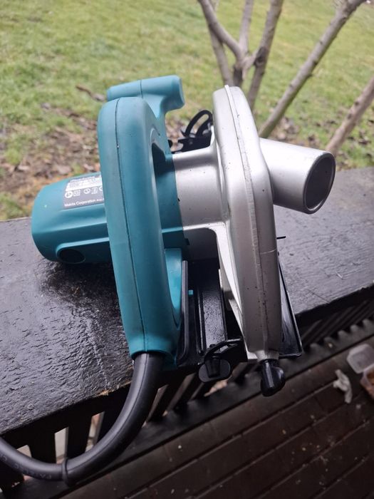 Ferastrau circular Makita 5604R, manual 950 W
5604R