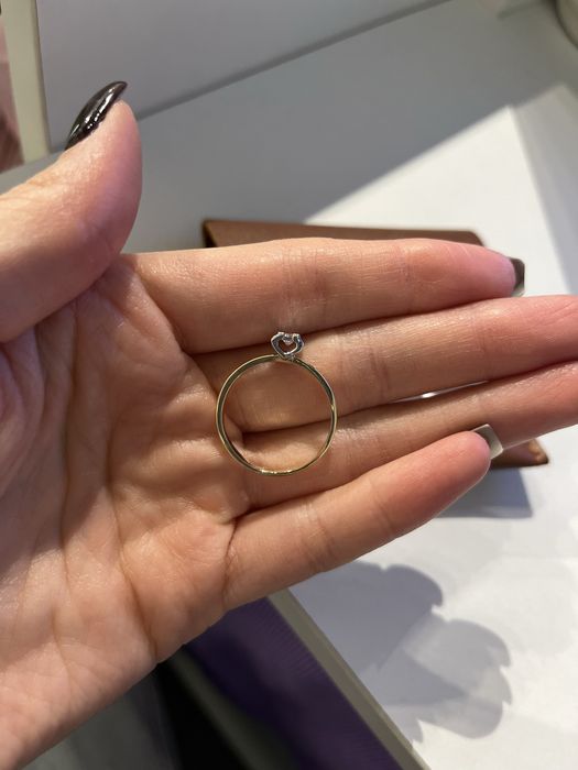 Золотое кольца с бриллиантом