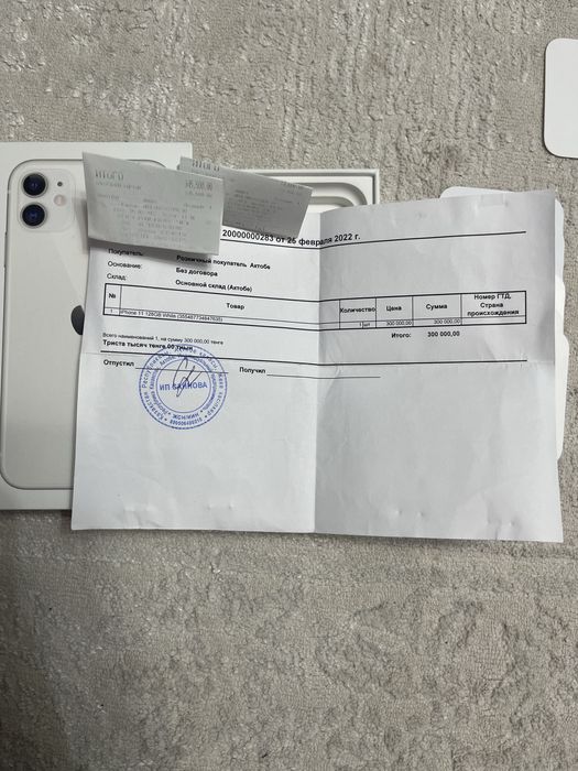 iPhone 11 в илеальном состоянии.