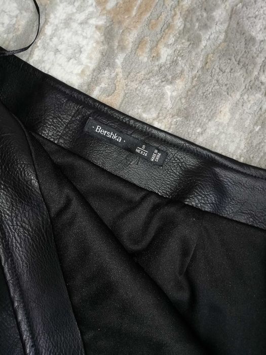 кожена пола на BERSHKA-S размер