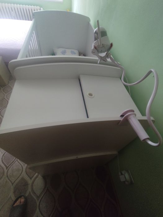 Продавам детско легло със повивалник