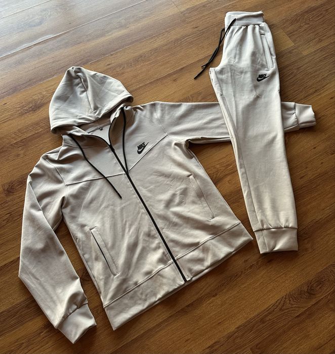 Мъжки,памучен,сив екип Nike с гумирано лого,с качулка и ципове на джобовете
