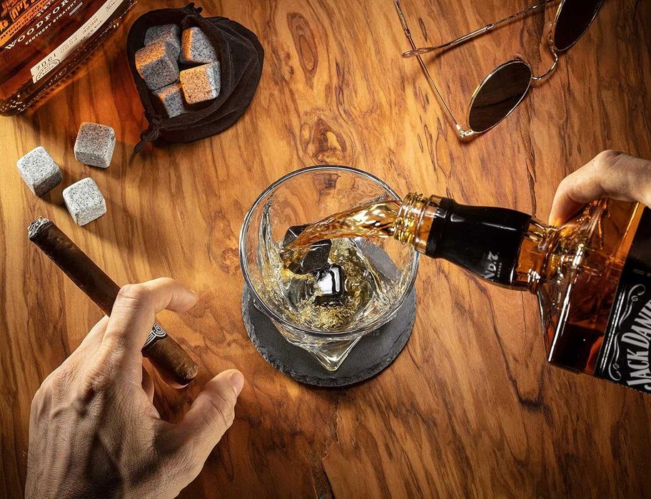 Подарък за мъж Луксозна дървена кутия с чаши за уиски и аксесоари