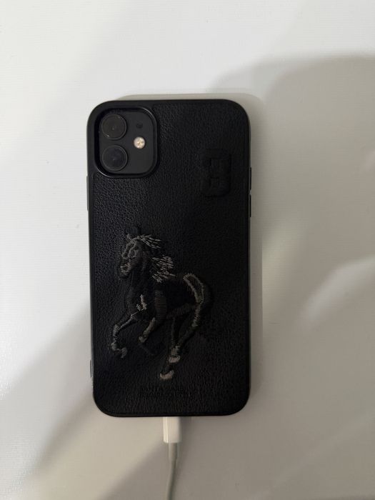 Продам Айфон 11