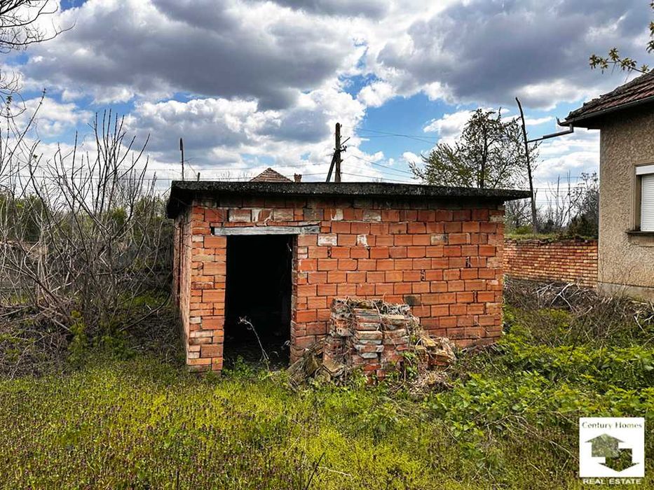 140314 Триетажна къща с 6 спални, гараж и голям двор в с. Караисен