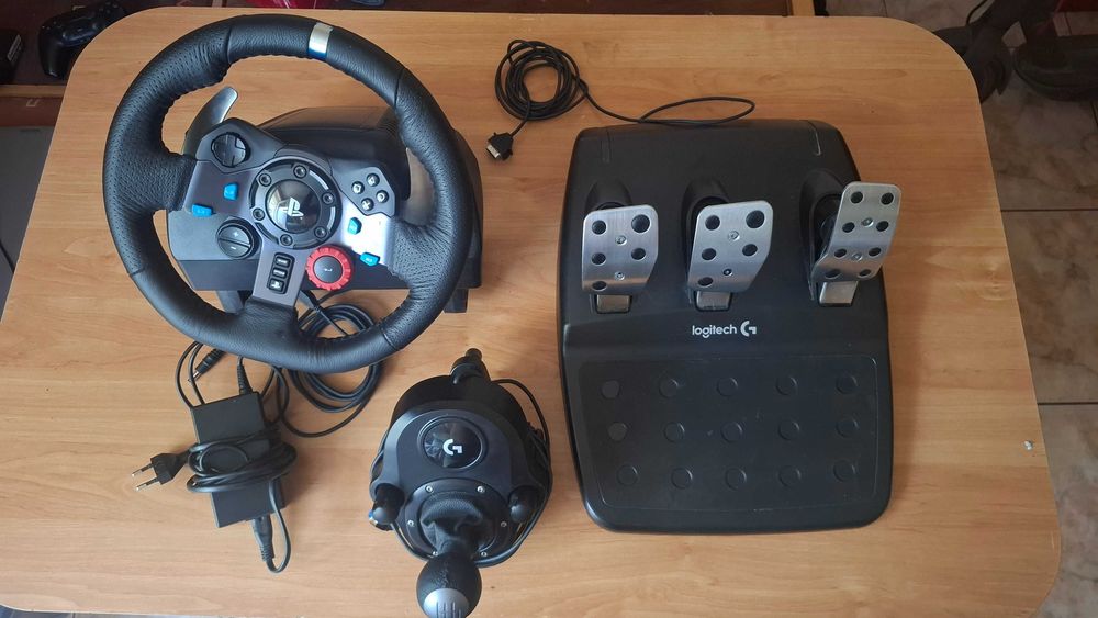 Volan Logitech G29 Driving Force + Pedale + Schimbător – PS5 / PS4 / PC