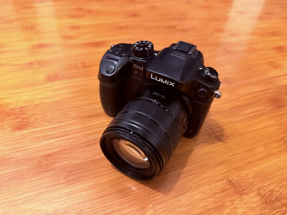 Aparat foto Lumix GH4 Kit cu obiectiv G Vario 14-140 F 3.5-5.62