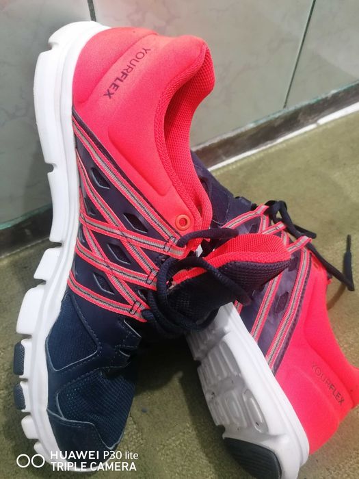 Adidași mărimea 42