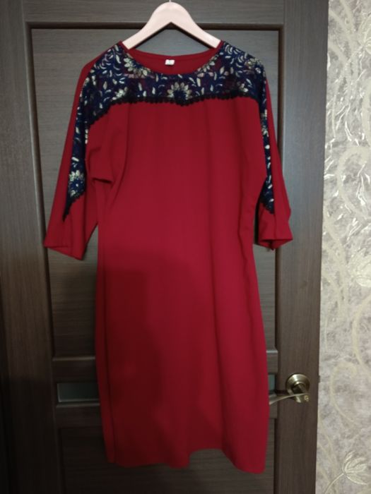 Продам платья женские