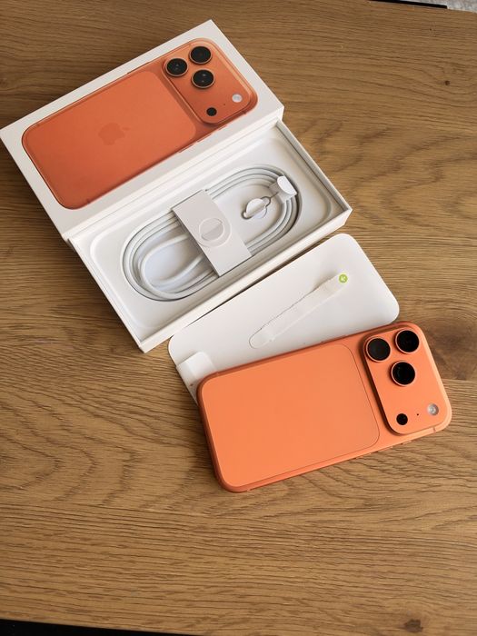 Iphone 17 PRO  ORANGE