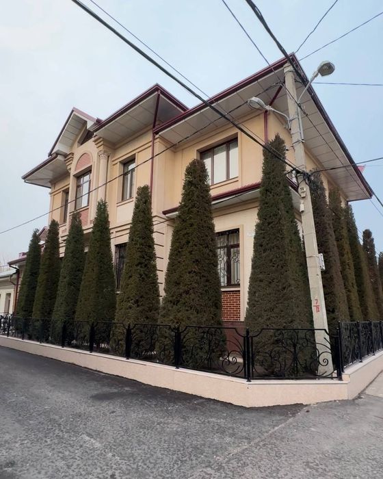 Продается дом 9 комнат, ориентир: улица Фазо, 6,5 соток 654м²