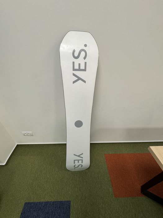 Snowboard YES Dicey 156 cm, true twin ca noua