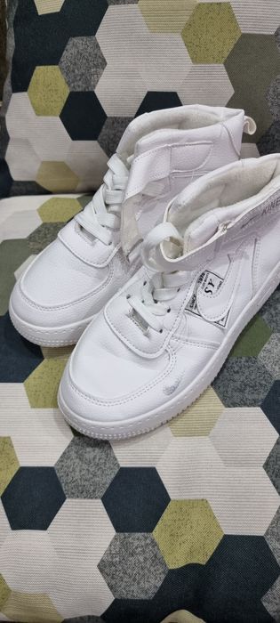 Крассовки    белые