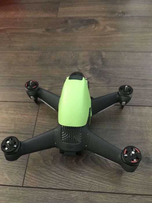 Дрон DJI FPV -само тяло+зарядно+перки и кутия!!!