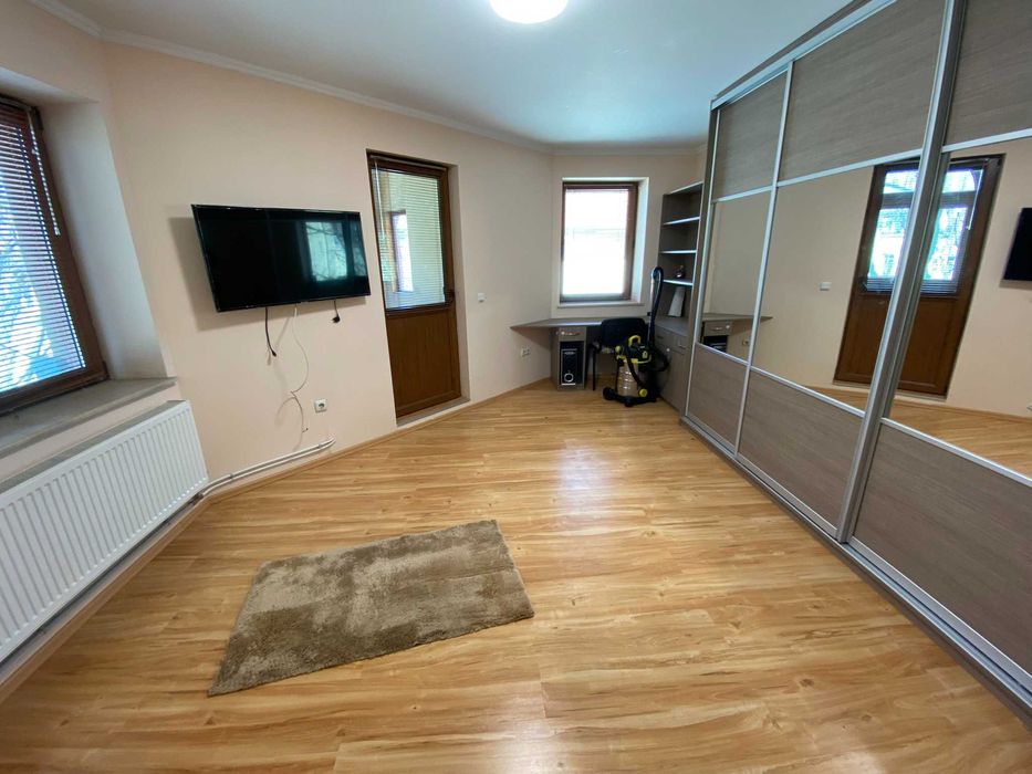 Продава се Четиристаен апартамент в Добрич, Център - 130 кв.м за 1001 €/кв.м - Снимка #3