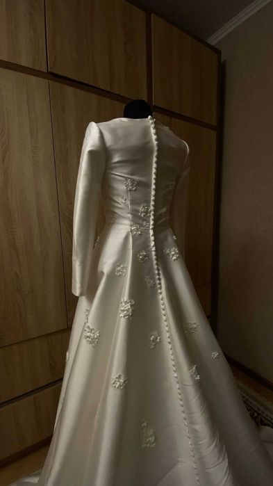 Свадебное закрытое платье