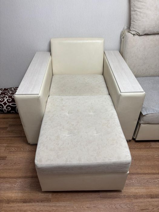 Кресло белое хорошое