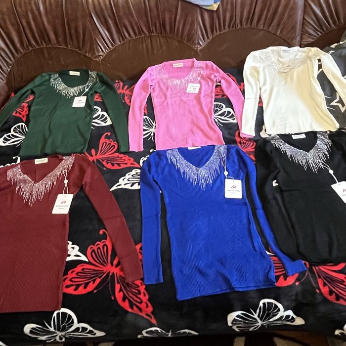 Bluze damă elegante  ,mărimi universale – 150 lei