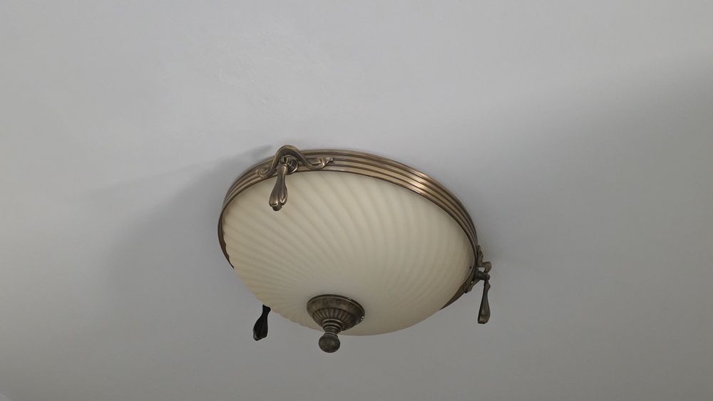 Lustre Omega ca noi