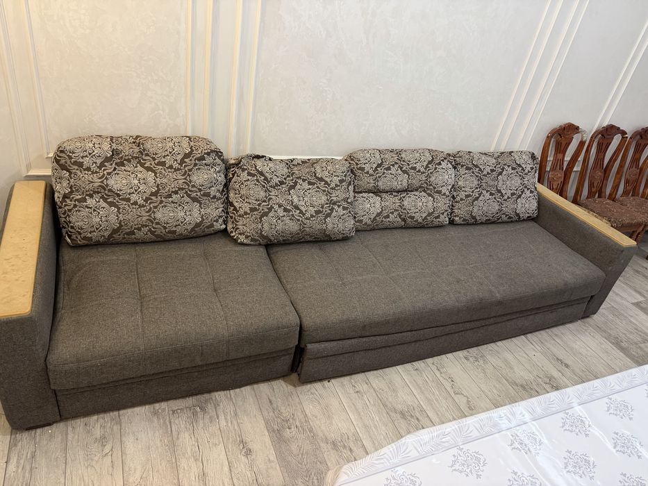 Стол и стуля, мягкий мебел