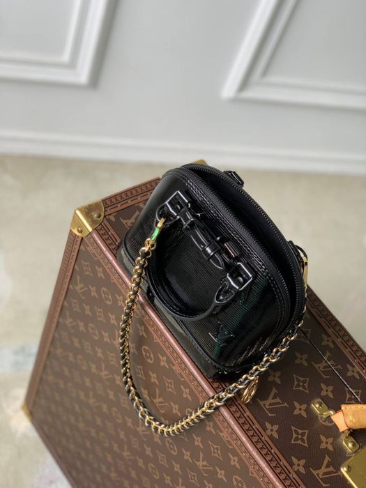 Geanta Louis Vuitton Alma Nano