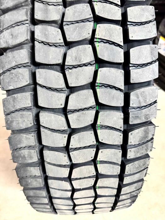 235/75R17.5 DR25 Accelus