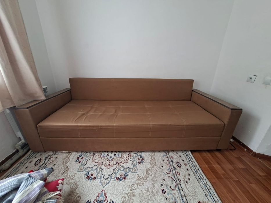 Продается диван для гостиной