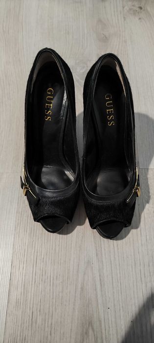 Отворени токчета Guess