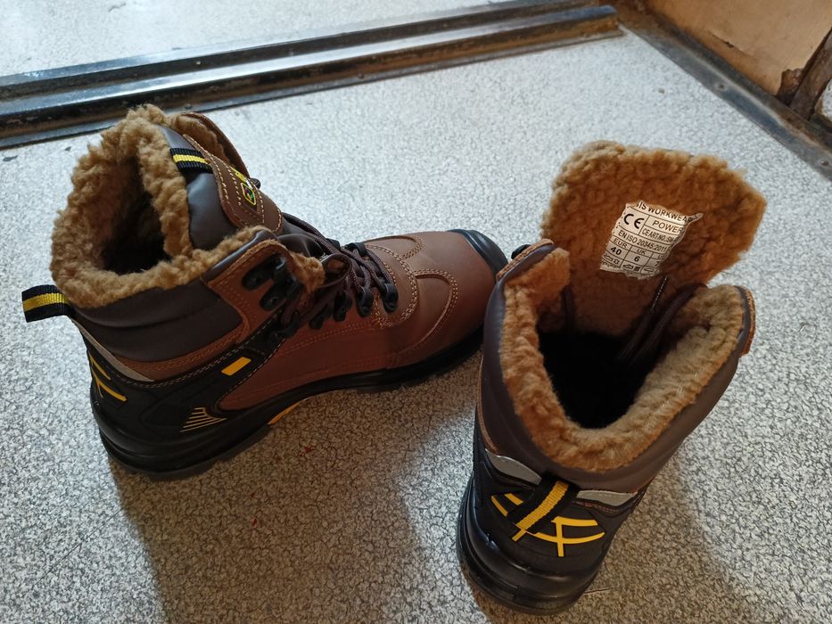 Продам спец обувь