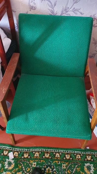 Продам старинное кресло