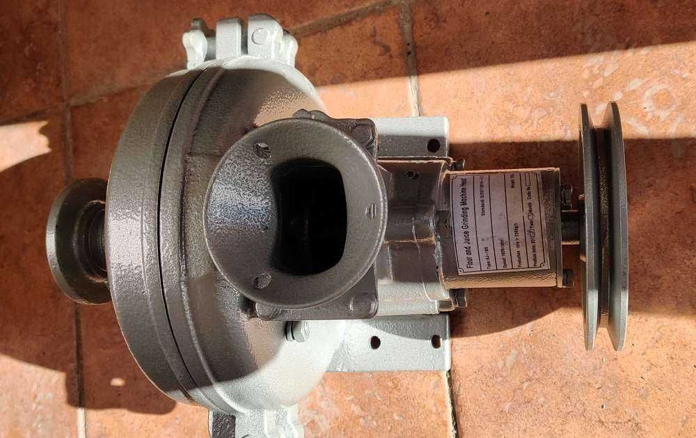 Moara cu pietre pentru faina grau orez naut porumb cereale 2.5kW