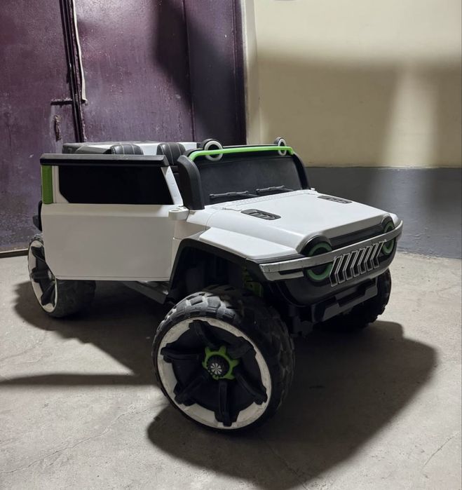 •	Bolalar uchun elektro jeep sotiladi