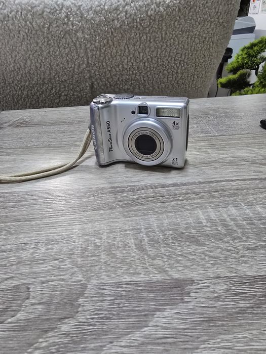 Aparat foto compact Canon PowerShot A550 – 7.1 MP, Zoom Optic 4x, Aspect Retro / Vintage