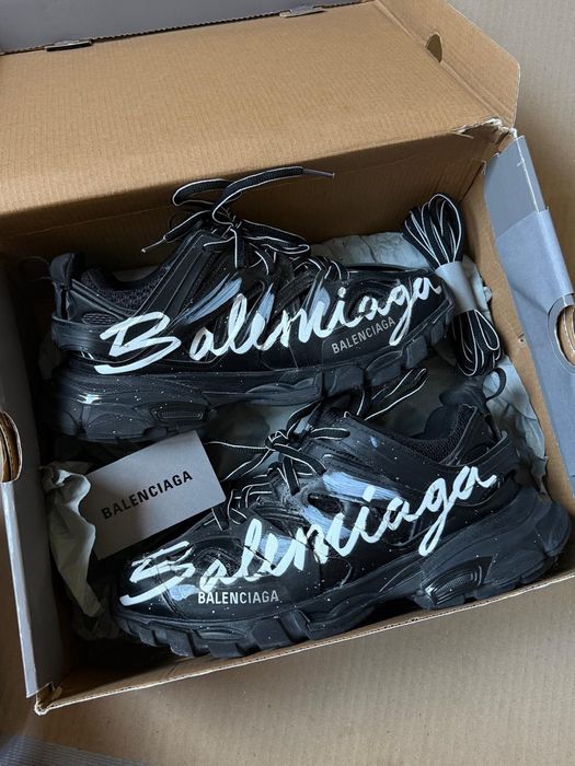 Balenciaga track 39