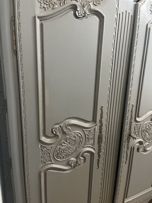 Шкаф из натуральных материалов