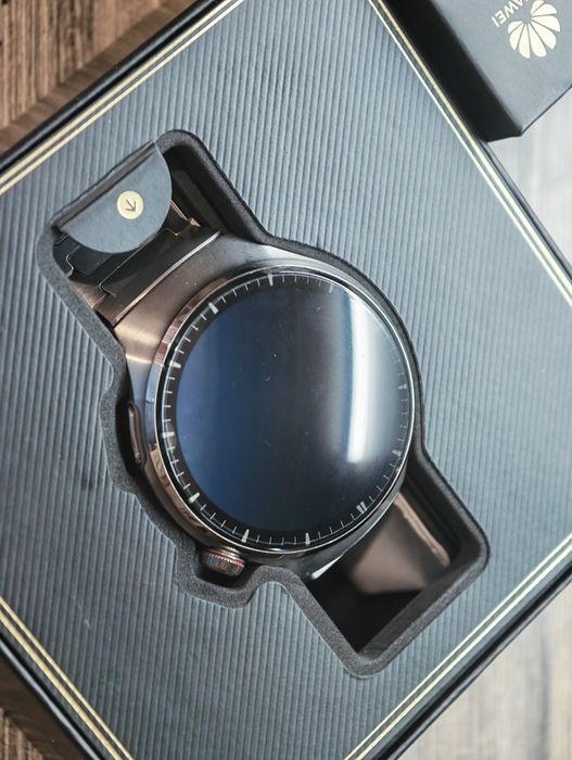 Като нов Huawei Watch 4 Pro Titanium Case Strap