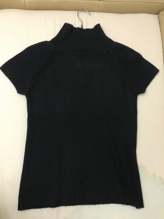 Pulover negru cu mânecă scurtă