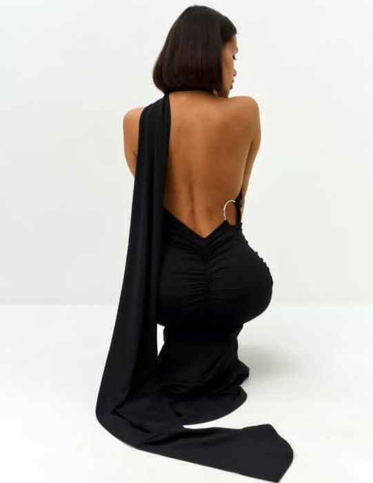 Платье длинное с открытой спиной