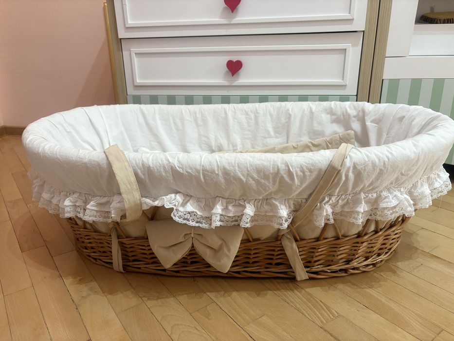 Coș din răchită pentru bebelusi cu lenjerie