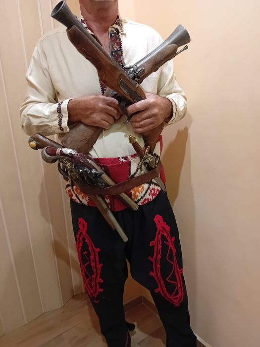 Мъжки  потури  за  носия .Елек за  носия