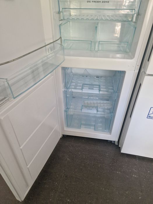 Хладилник с фризер Point A++ No frost