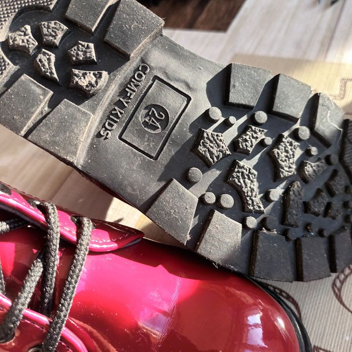 Продавам детски боти