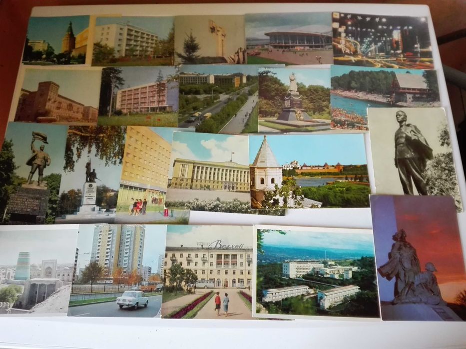 Гипсово пано  и лот пощенски картички СССР.