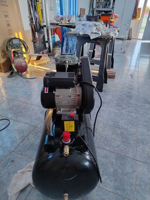 Compresor de aer mobil,nou, Black&Decker, 100L, 10bar