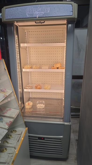 Продам витринный холодильник горка