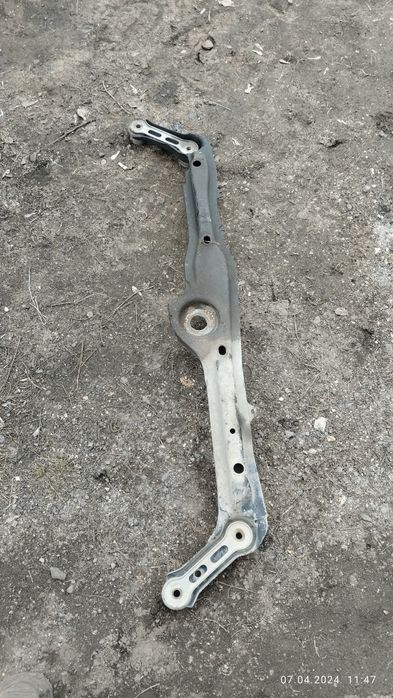 Балка передняя гольф 3 продам